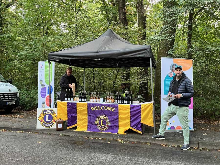 Weinverkauf vom Lions Club Köln Claudia-Ara zugunsten von TrauBe